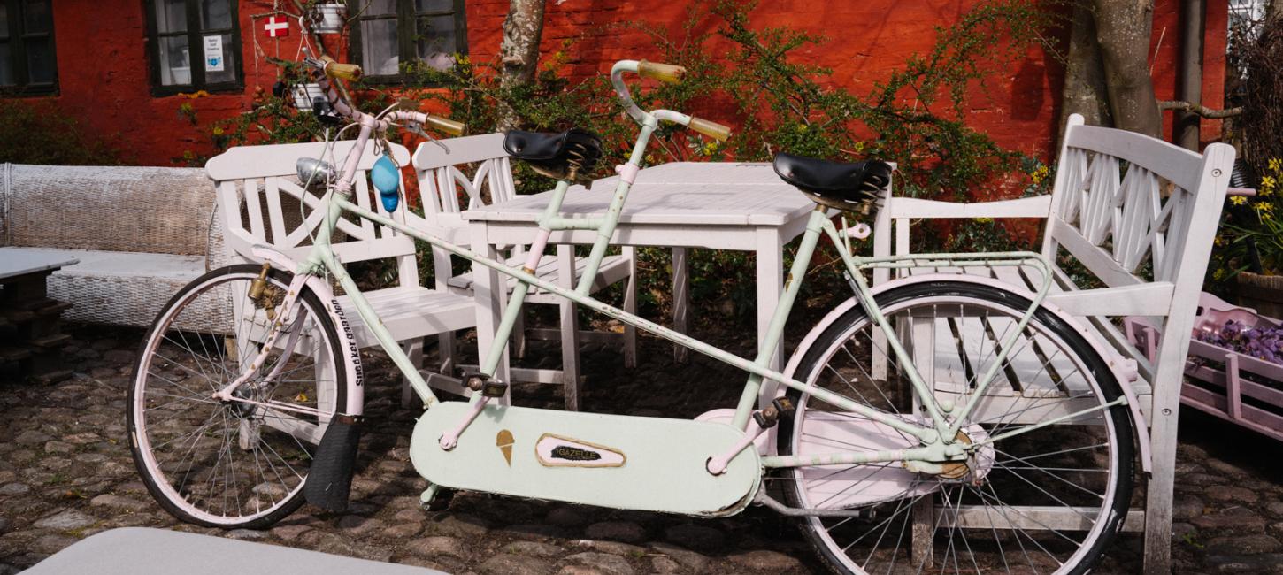 Cykel på Snedkergaarden Iscafe Sæby